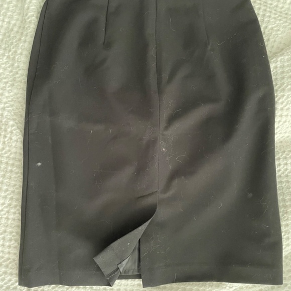 Dex suiting skirt - Picture 2 of 3